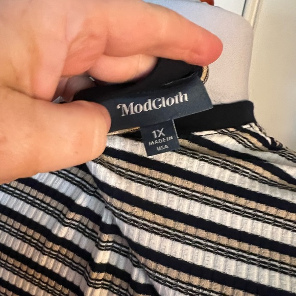 Black and brown striped tshirt dress. Size 1X ModCloth. Form fitting - Picture 4 of 4